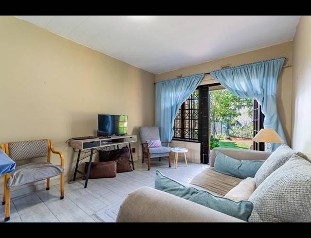 1 BEDROOM APARTMENT FOR SALE IN CLARENDON